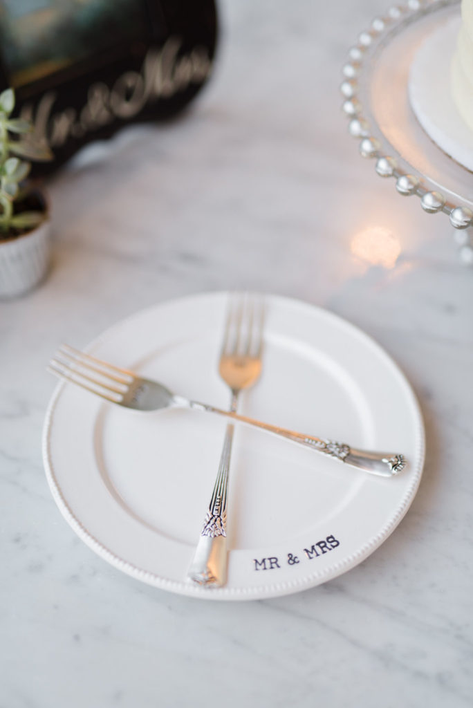 mr and mrs cake plate, 4 sites to prefect your wedding registry