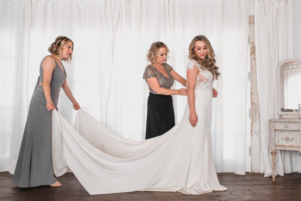 A simple and modern wedding at Triunfo Creek Vineyards, bride getting ready with mom and bridesmaids