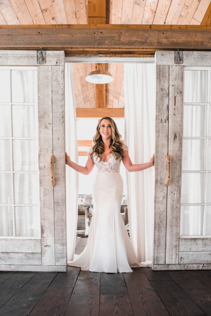 A simple and modern wedding at Triunfo Creek Vineyards, bride in simple lace wedding dress